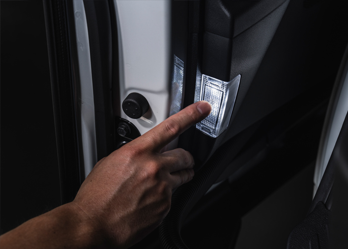 アルファード40系専用 SilkBlaze スライドドアカーテシランプ