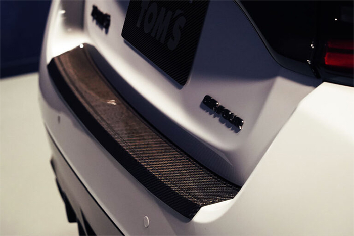 GRヤリス専用 TOM'S カーボンリヤバンパーステップガード