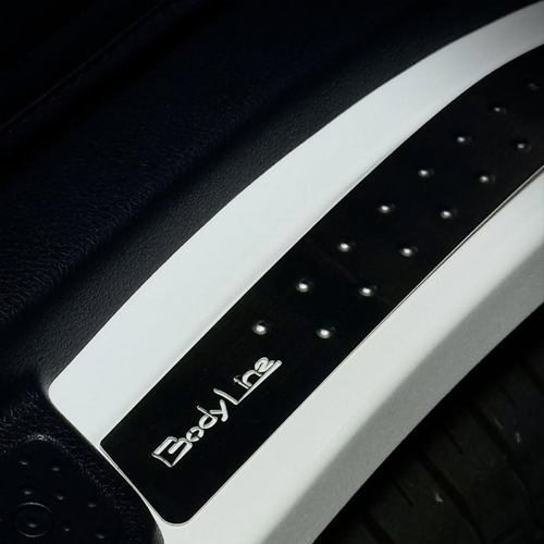 NV350キャラバン専用 BodyLine フロントスカッフプレート