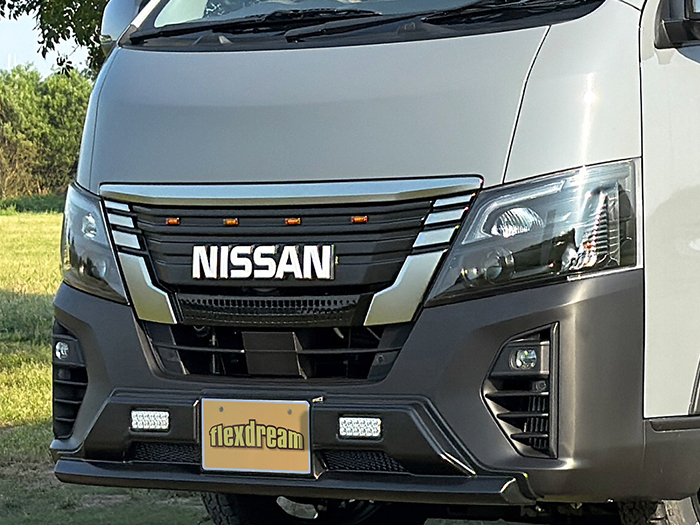 キャラバン 3型 標準ボディー専用 MONOBOX NISSANロゴ×オレンジLEDマーカー付きグリル