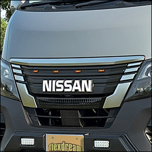 キャラバン 3型 標準ボディー専用 MONOBOX NISSANロゴ×オレンジLEDマーカー付きグリル