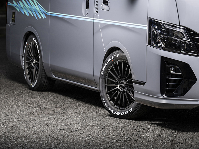 NV350 キャラバン専用 17インチ ホイール＆タイヤセット