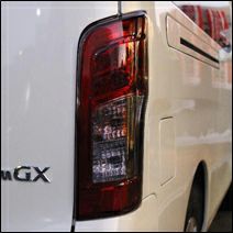 NV350 キャラバン 2/3型専用 テールランプカバー(ライトスモーク) を  