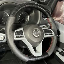 キャラバン 3型専用 BodyLine ステアリング (ブラック＆カーボン